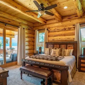 Bedroom in The Atlantis Lodge